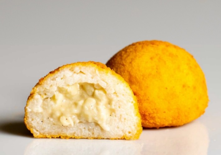 Abbinamenti per Arancini Caciocotto: Vini Bianchi Securi e Eventi Moderno