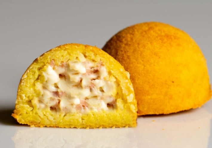 Arancini Prosciutto e Besciamella: Abbinamenti Chic per Aperitivi e Buffet