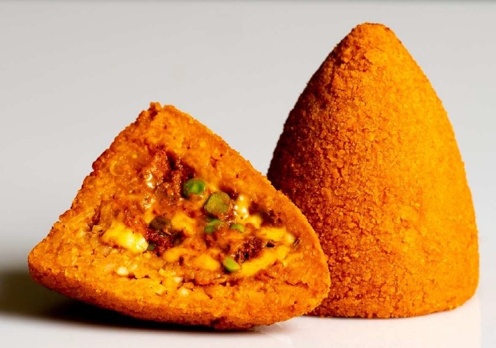 Arancini al Ragù di Carne e Mozzarella Surgelati: Abbinamenti di Lusso per il Settore Horeca